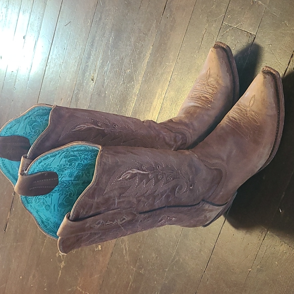 Corral boots